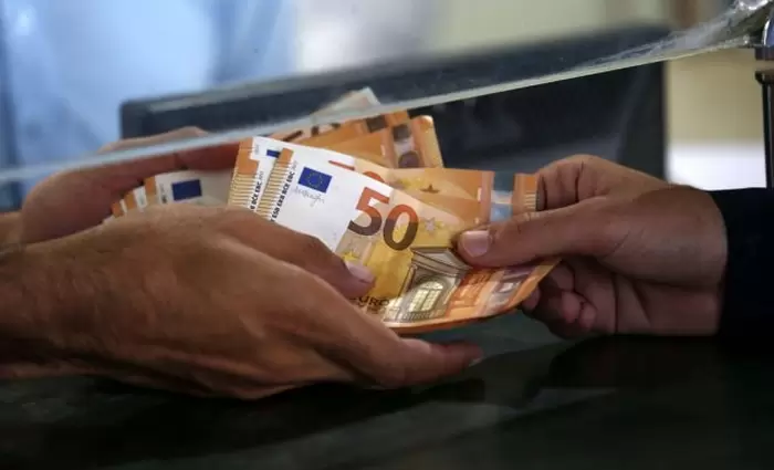 Αρχίζει ο διάλογος για θέσπιση κατώτατου μισθού