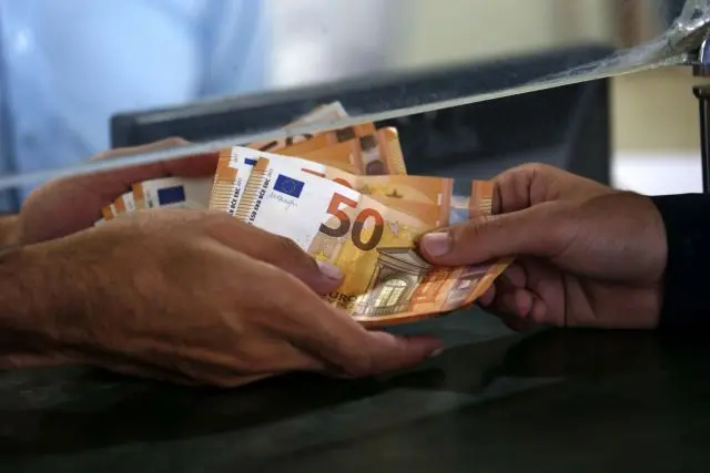 Αρχίζει ο διάλογος για θέσπιση κατώτατου μισθού