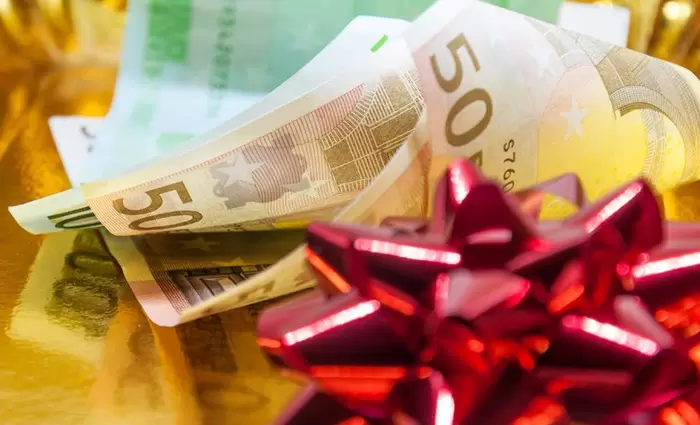 Έκτακτο χριστουγεννιάτικο δώρο σε 65.000 οικογένειες - Ποιοι το παίρνουν, πόσα δικαιούνται και πότε πληρώνονται