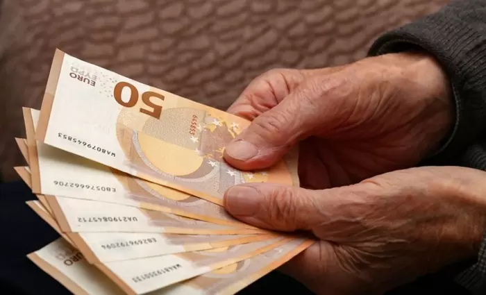 Είδος υπό εξαφάνιση τα μετρητά – «Αλλάζουν χωριό για να τραβήξουν λεφτά»