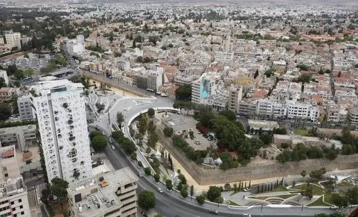 Δίνουν €20 εκατ. μόνο «για να βρέξουν τα πόδια τους»