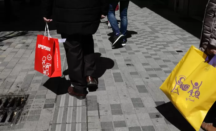 Άλμα 2% στο λιανεμπόριο της ΕΕ τον Μάρτιο - Ποιοι κλάδοι ξεχώρισαν (γράφημα)