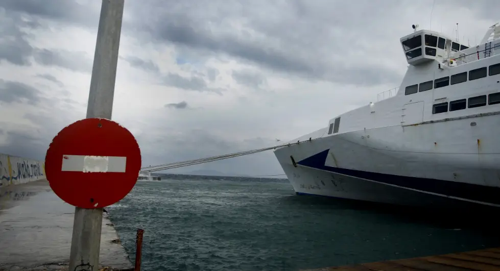 Δεμένα τα πλοία σε πολλά λιμάνια της Ελλάδας λόγω κακοκαιρίας