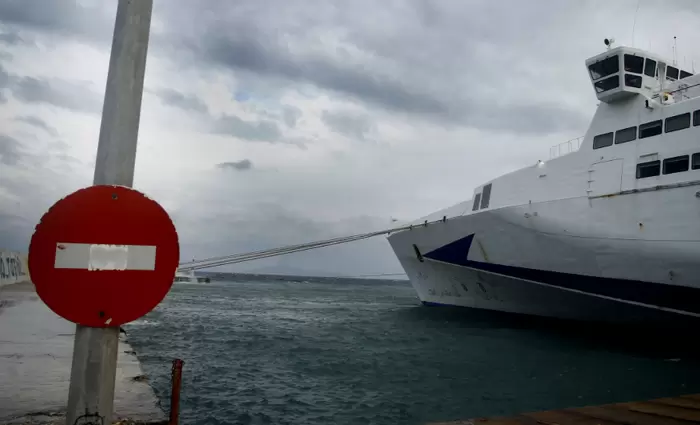 Δεμένα τα πλοία σε πολλά λιμάνια της Ελλάδας λόγω κακοκαιρίας