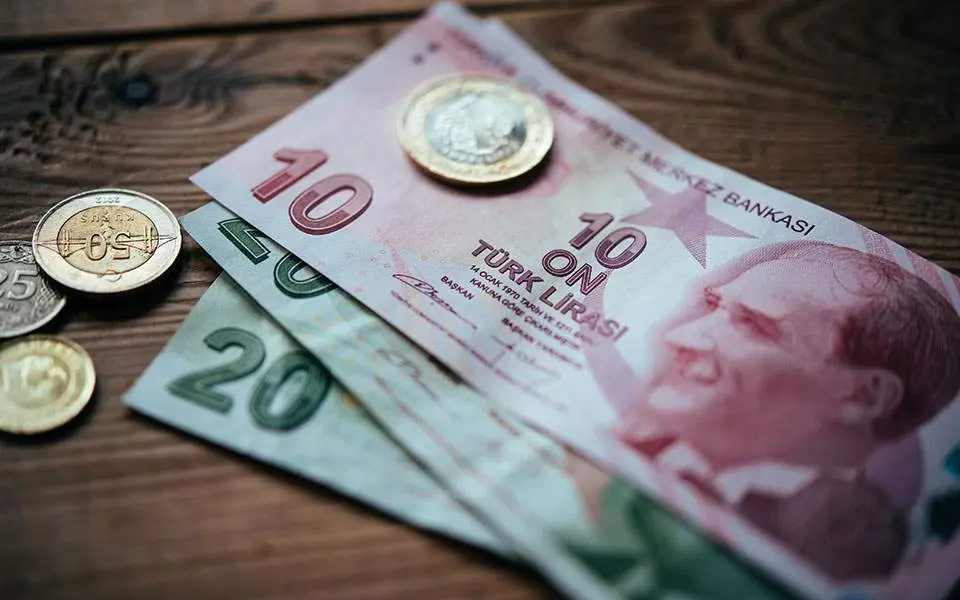 Τουρκία: Νέο ιστορικό χαμηλό της λίρας έναντι του δολαρίου