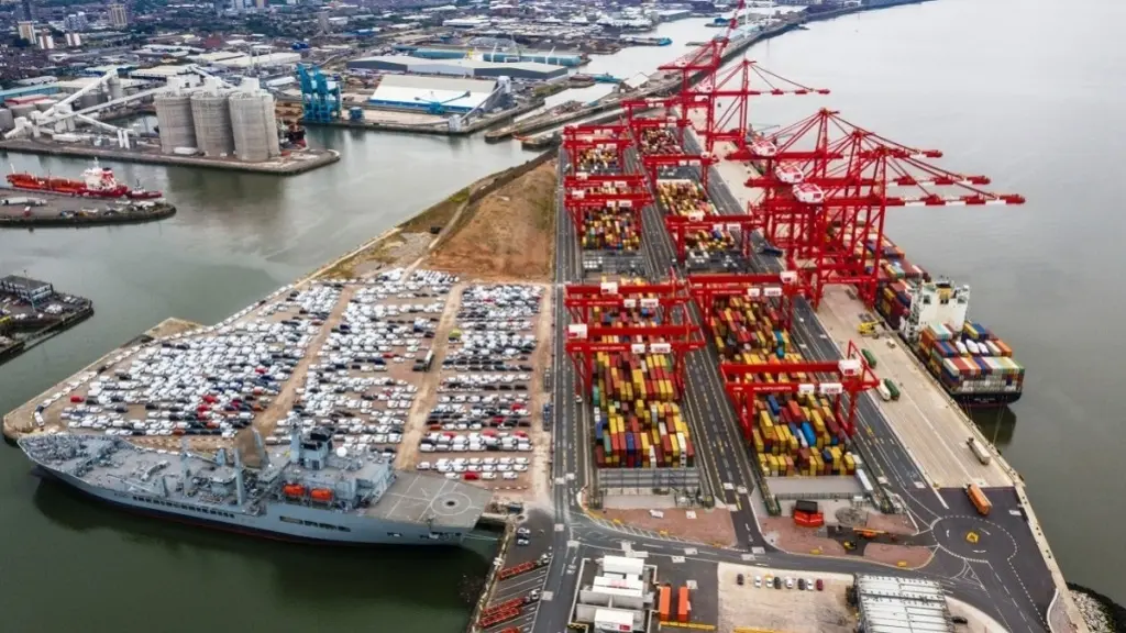 Σχέδια για μαζικές απολύσεις στο λιμάνι του Λίβερπουλ
