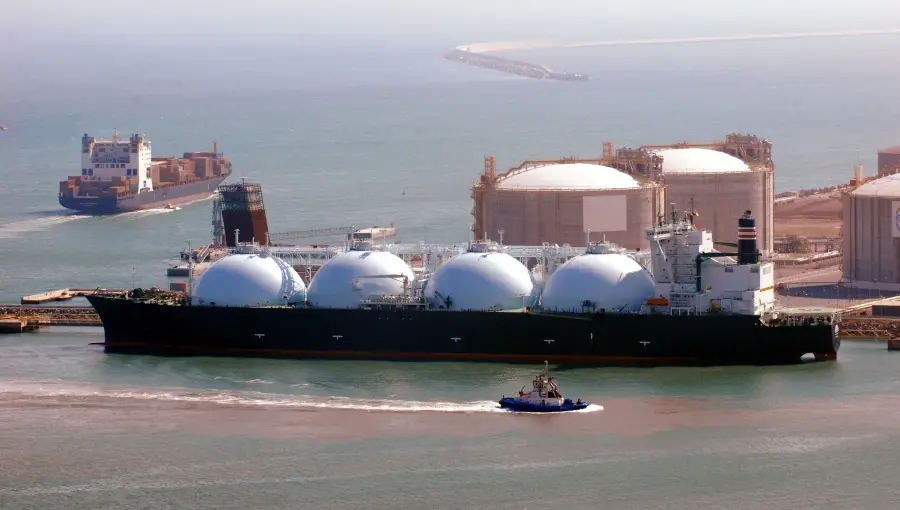 Στρώνοντας το δρόμο για το αμερικανικό LNG – Αλλάζουν οι κανόνες για τις εκπομπές μεθανίου στην ΕΕ;