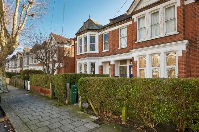 «Άπιαστες» παραμένουν οι τιμές των κατοικιών στο Λονδίνο παρά την πρόσφατη μείωση (γράφημα)