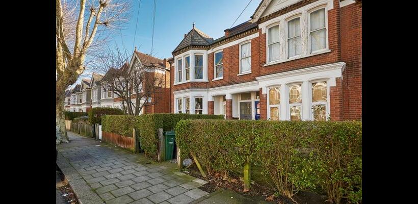 «Άπιαστες» παραμένουν οι τιμές των κατοικιών στο Λονδίνο παρά την πρόσφατη μείωση (γράφημα)