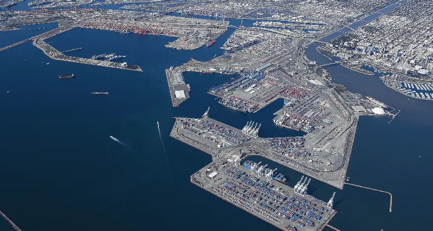 ΗΠΑ: Έτος ρεκόρ το 2025 για το λιμάνι του Λονγκ Μπιτς παρά την εμπορική αναταραχή
