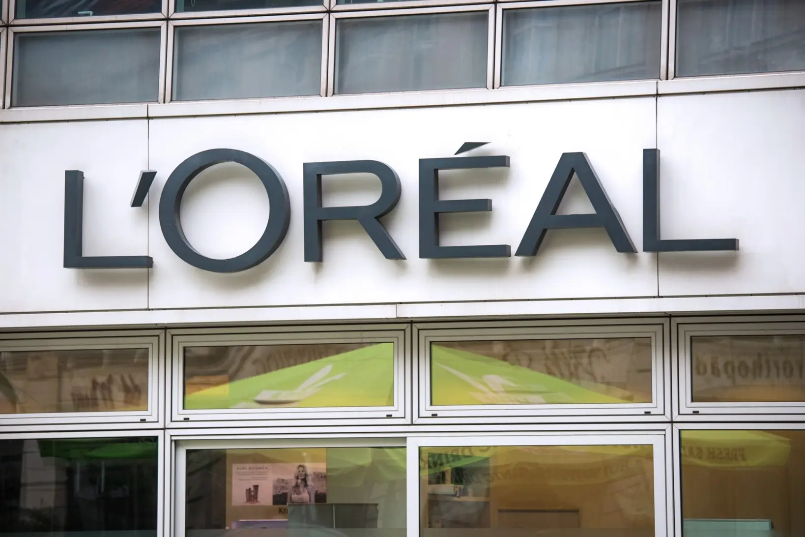 L’Oréal: Ανεβάζει στο 20% τη συμμετοχή της στη Galderma