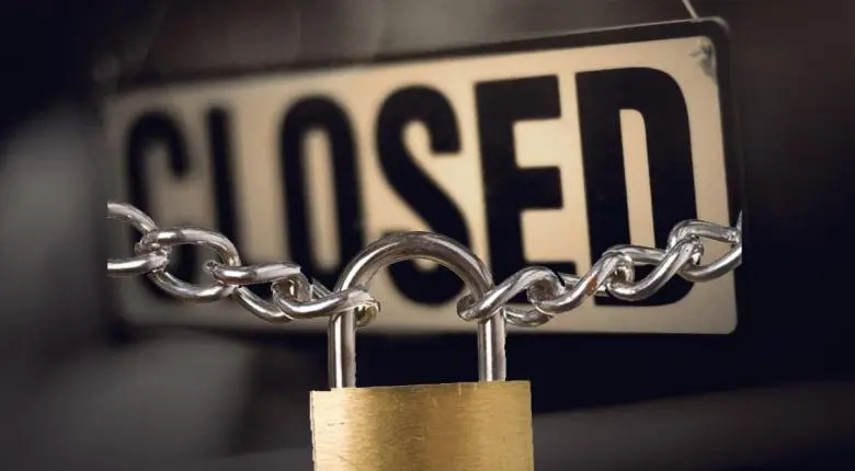 Αιφνίδιο λουκέτο σε ιταλική αλυσίδα καταστημάτων