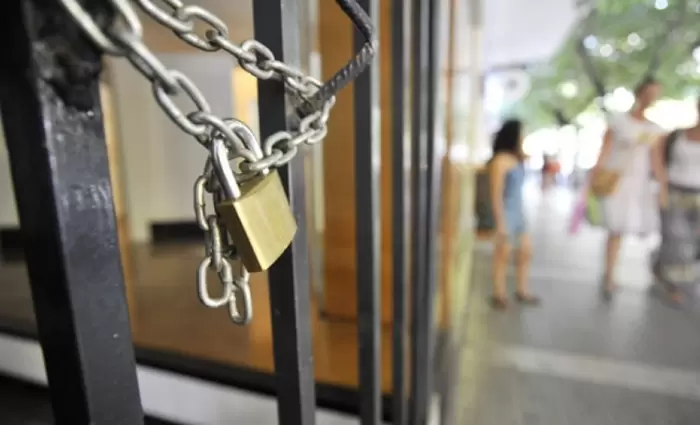 Γερμανία: Απειλούνται με λουκέτα οι τράπεζες;