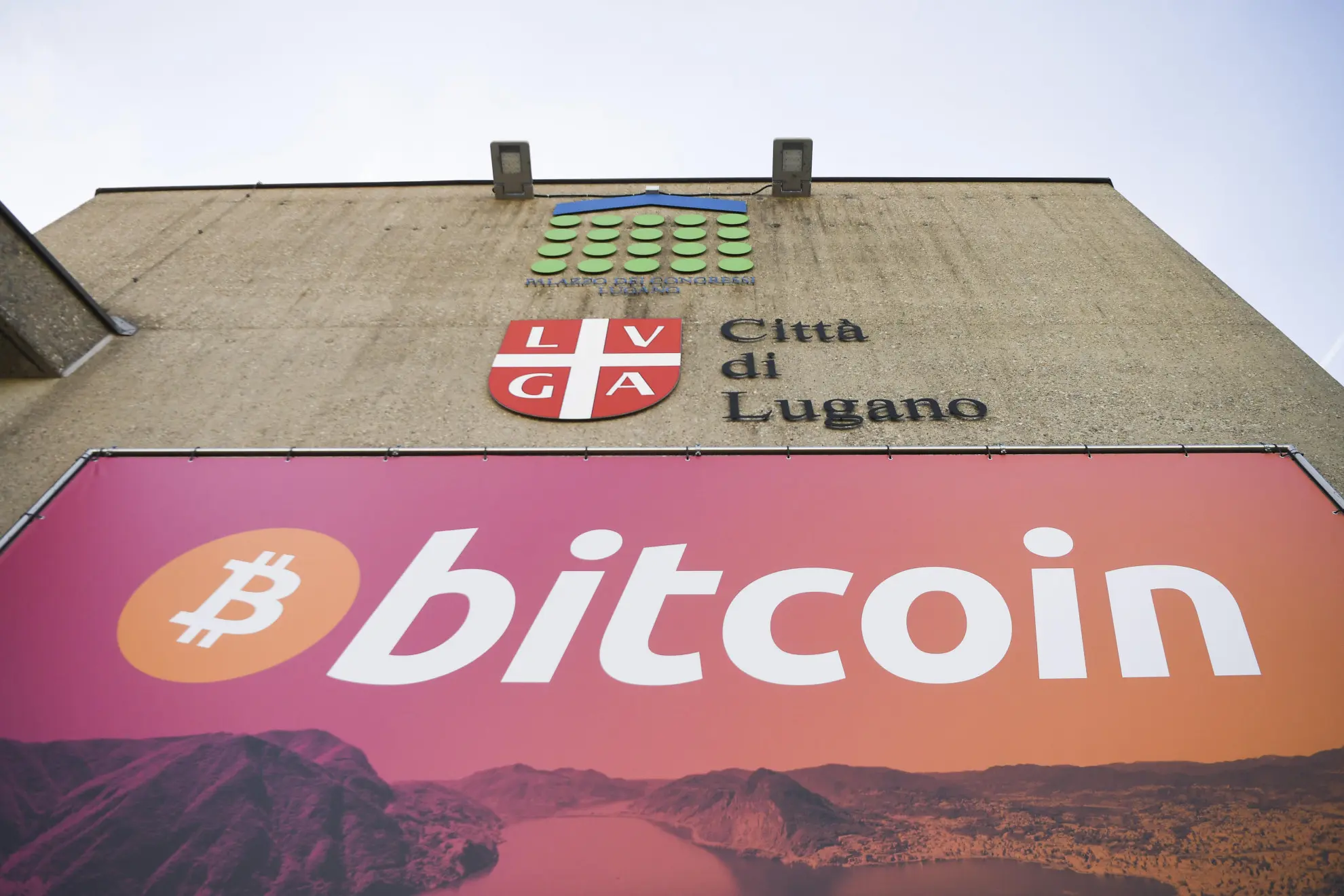 Η ελβετική πόλη όπου σχεδόν τα πάντα πληρώνονται με bitcoin