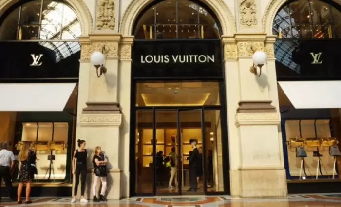 Όμιλοι πολυτελών ειδών δίνουν δισεκατομμύρια για εξάλειψη του κορονοϊού