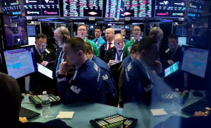 Οριακές μεταβολές στην Wall Street με το βλέμμα στην Οικονομία