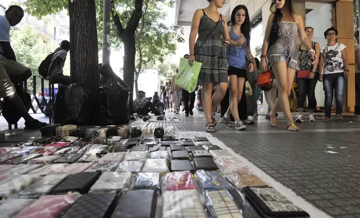Χάνονται εκατομμύρια από προϊόντα μαϊμού