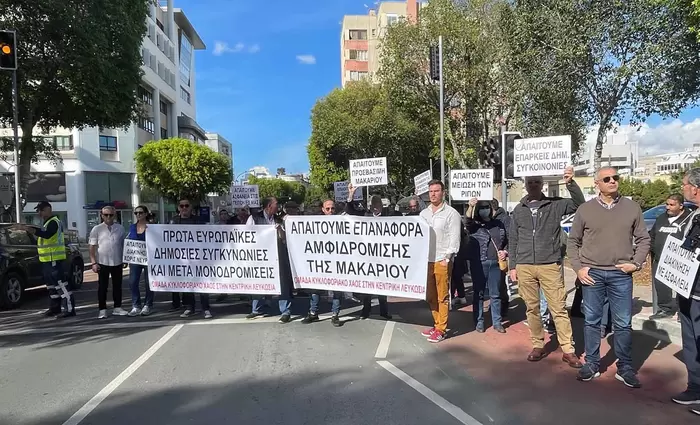 Διαμαρτυρία στην Μακαρίου για επαναφορά της αμφιδρόμησης - Τι απαντά ο Δήμος