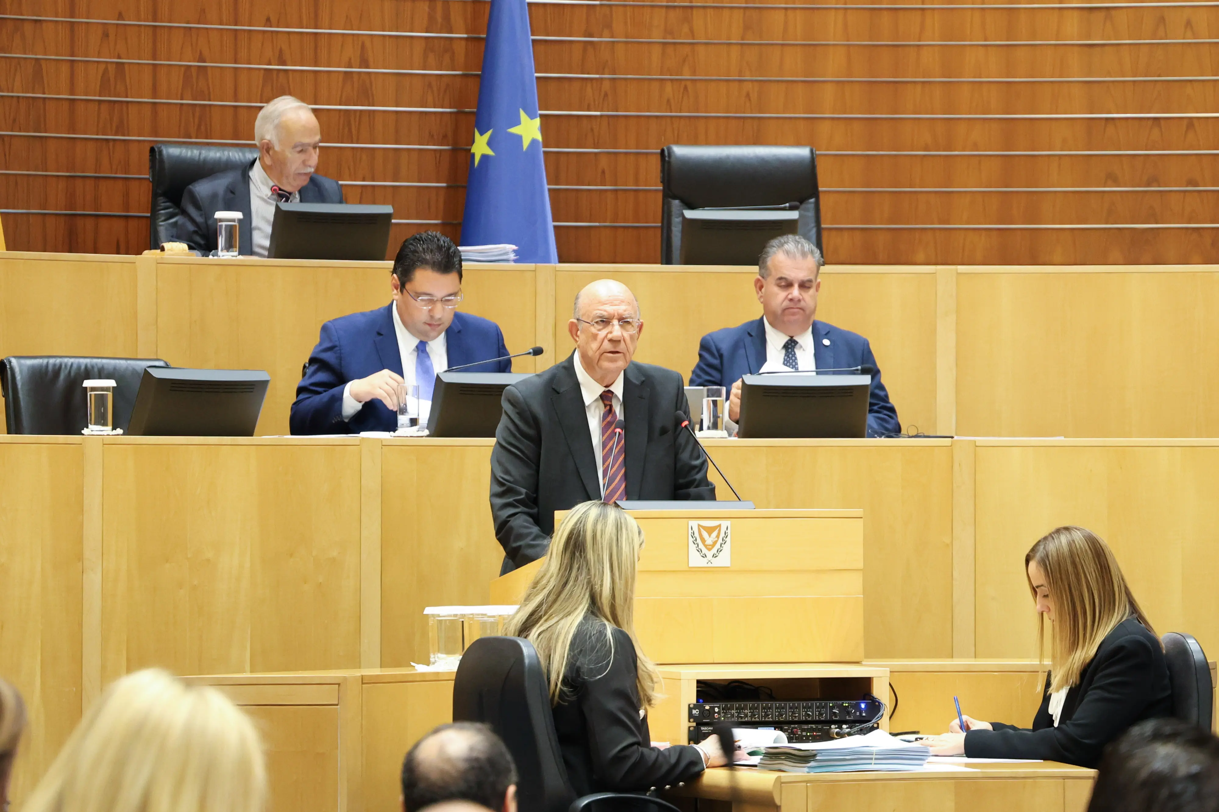 Ο ΥΠΟΙΚ υπεραμύνθηκε την ανάγκη πλεονασμάτων – Απαραίτητα στη σημερινή εποχή