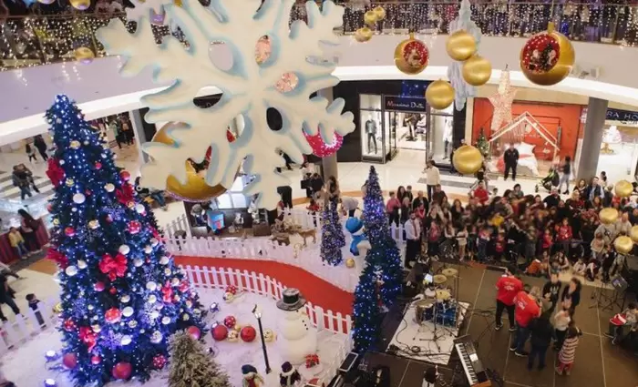 Παραμονή Χριστουγέννων η εμπορικότερη μέρα - Τζίρος ρεκόρ άνω των €3 δισ.