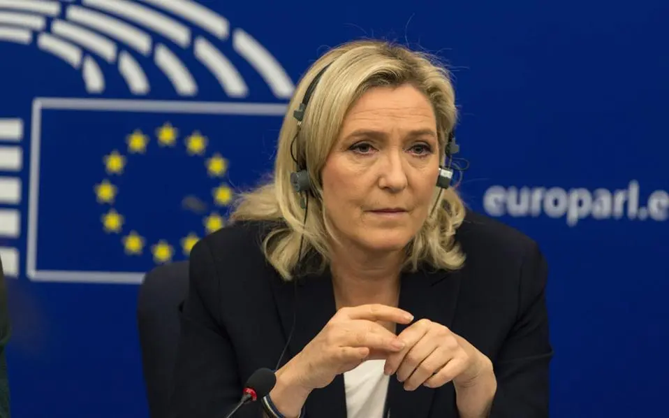 300.000 ευρώ πρέπει να επιστρέψει στο Ευρωκοινοβούλιο η Μαρίν Λε Πεν