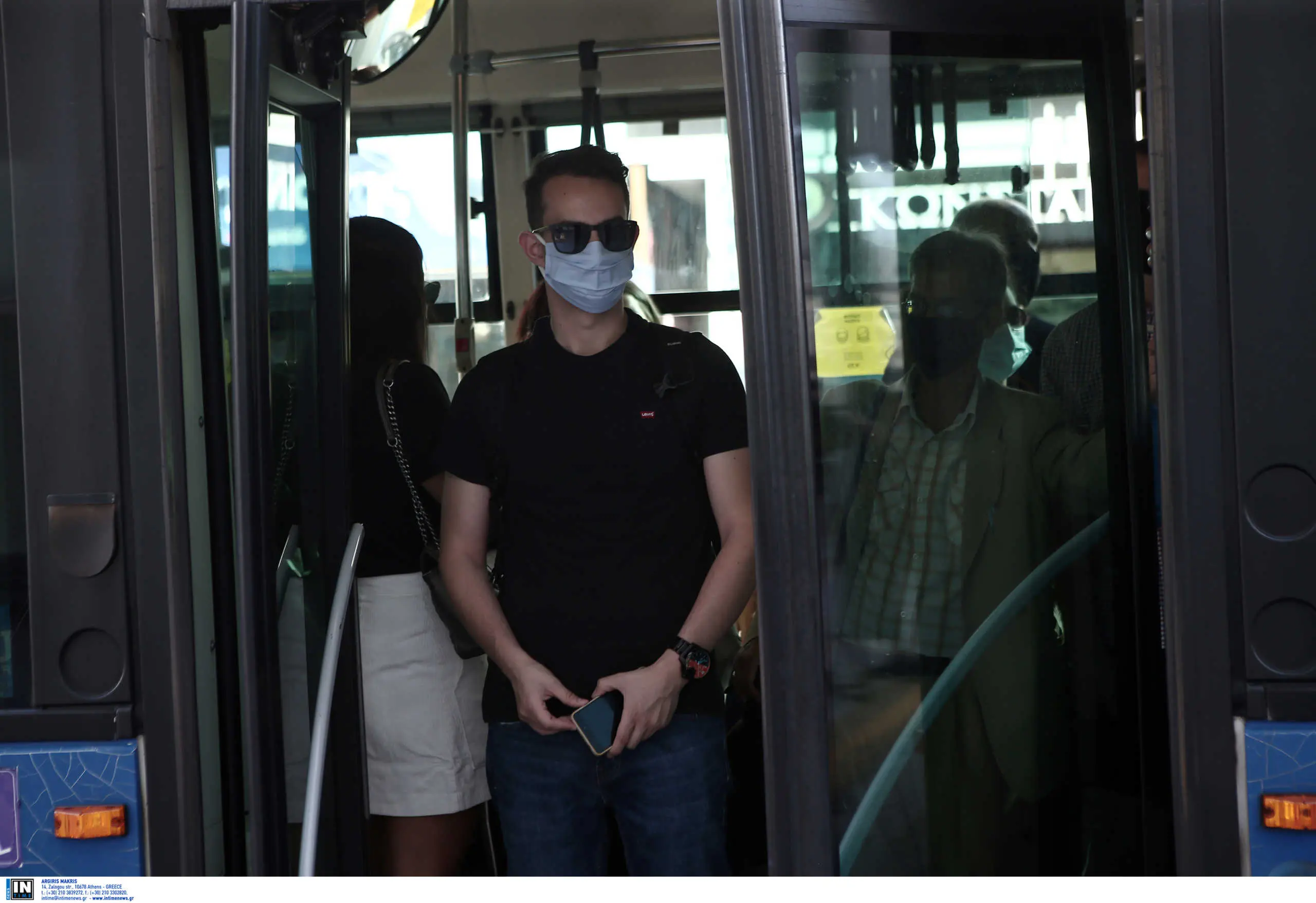 Νέα μέτρα για ταξί και λεωφορεία