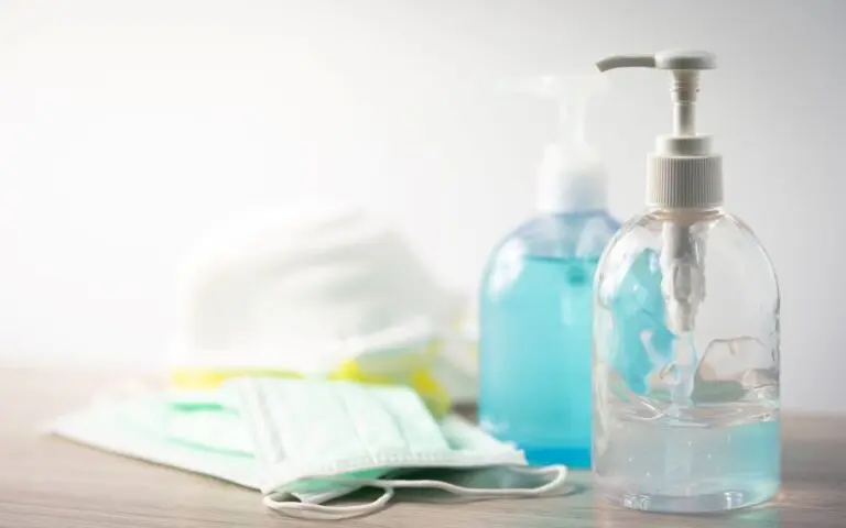 Θα έριχναν στην αγορά επικίνδυνες μάσκες και Covid-test