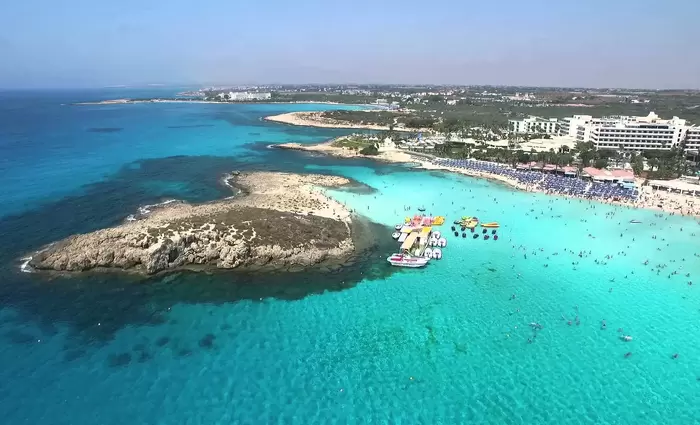 Στα 25 εκατομμύρια στερλίνες εκτιμάται η αξία της παραλίας Nissi Beach