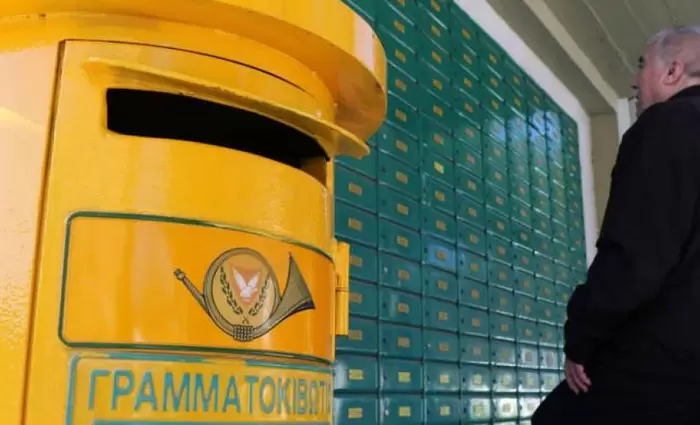 «Έφοδος» Υπουργού Μεταφορών στο Ταχυδρομείο Λευκωσίας (pics)