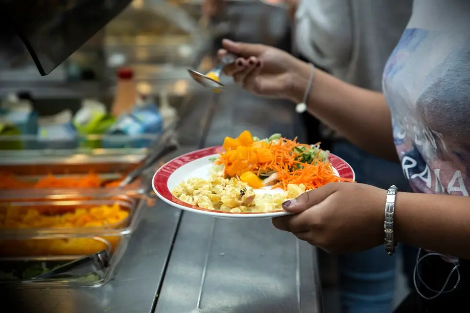 Γιατί παίρνουν δωρεάν γεύματα οι μαθητές στη Φινλανδία