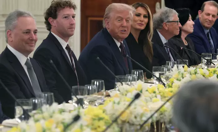 Γιατί οι CEO των Big Tech «αποθεώνουν» τον Τραμπ