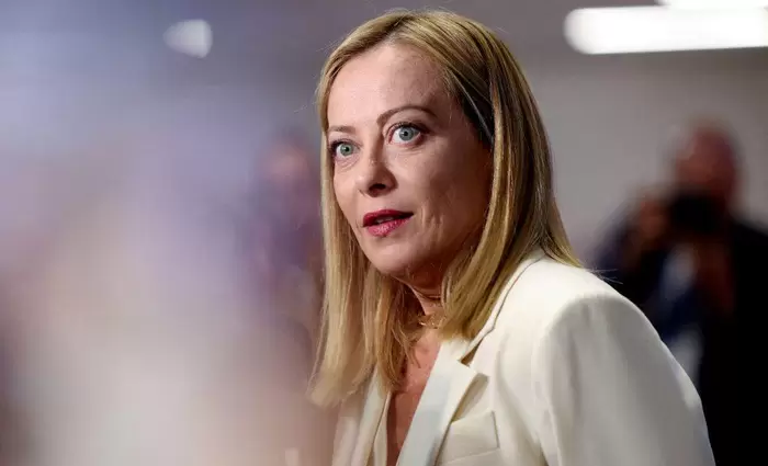 Μελόνι: Οι τράπεζες δεν πρέπει να παραπονιούνται για τον φόρο των 5 δισ.