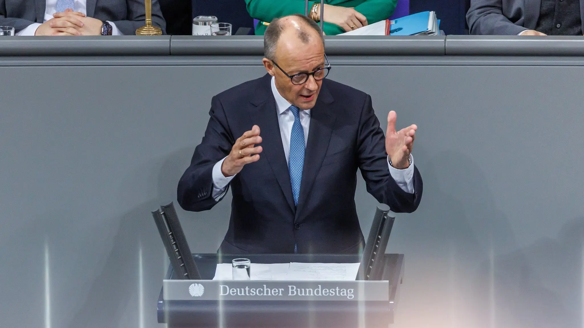 Μερτς: «Χρειαζόμαστε νέα συναίνεση γενεών» – Στο κόκκινο η σύγκρουση για το συνταξιοδοτικό