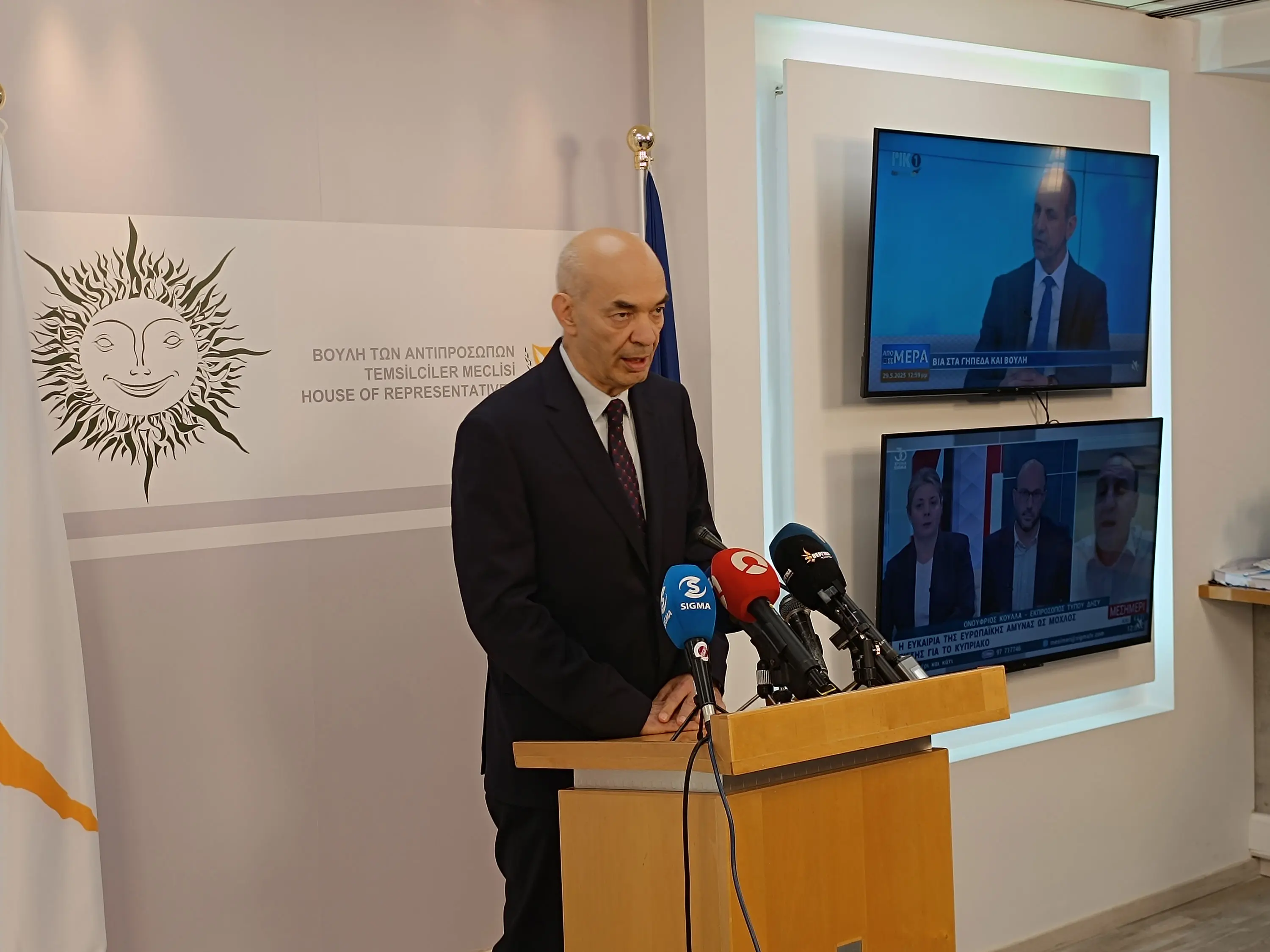 Υπουργός Μεταφορών: Σύντομα τα νέα σχέδια επιχορήγησης ηλεκτρικών και υβριδικών οχημάτων