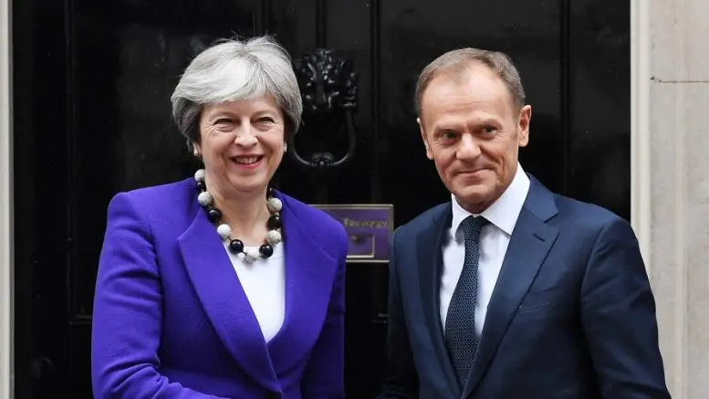 Αναβολή Brexit έως τις 30/6/19 ζητά η Μέι, έως τις 31/3/20 απαντά ο Τουσκ 