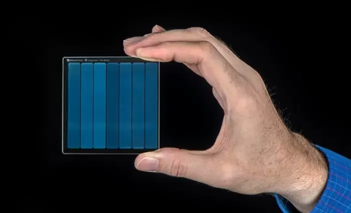 Η Microsoft προτείνει αποθήκευση δεδομένων σε γυαλί