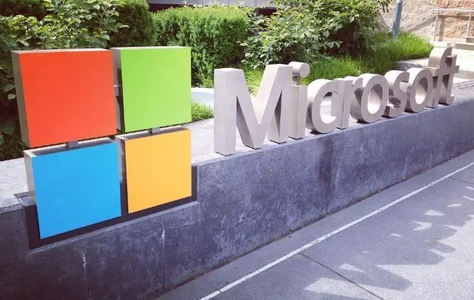 Microsoft: Βαρίδι για τις επιδόσεις οι ανησυχίες για το υψηλό κόστος και τις δαπάνες της ΑΙ