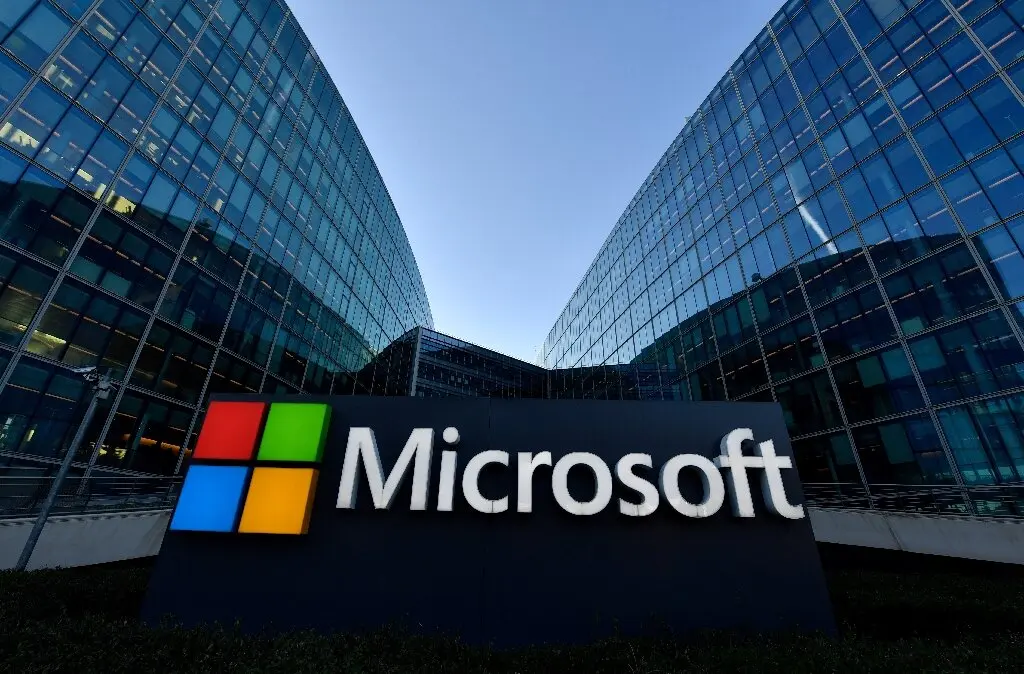 Microsoft: Θα δαπανήσει $80 δισ. σε data centers με τεχνολογία AI