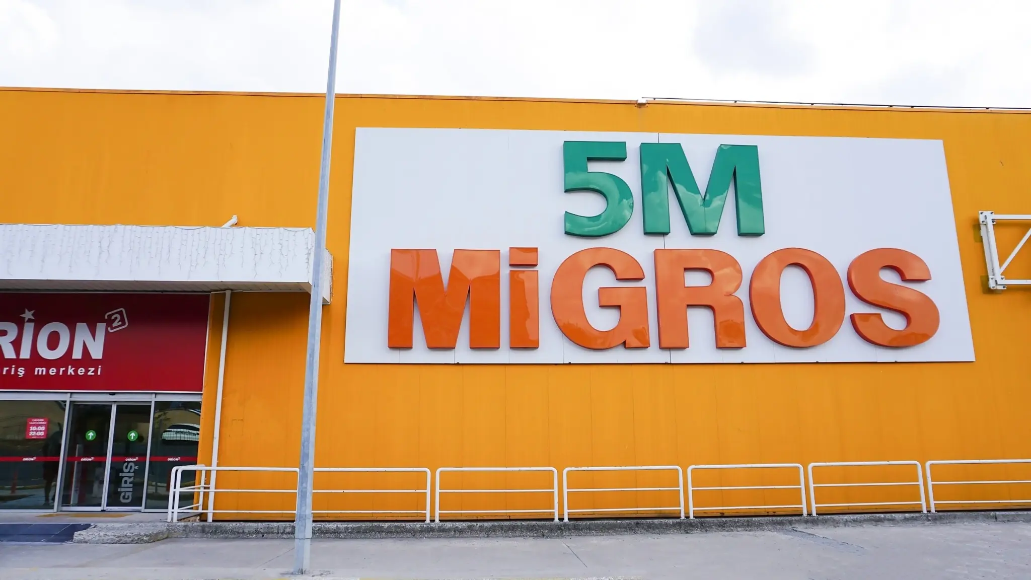 Απεργία στη Migros: Συλλήψεις, απολύσεις και μποϊκοτάζ στη μεγαλύτερη αλυσίδα σουπερμάρκετ της Τουρκίας