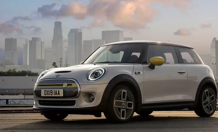 H MINI μετατρέπεται σε αμιγώς ηλεκτρική μάρκα αυτοκινήτων