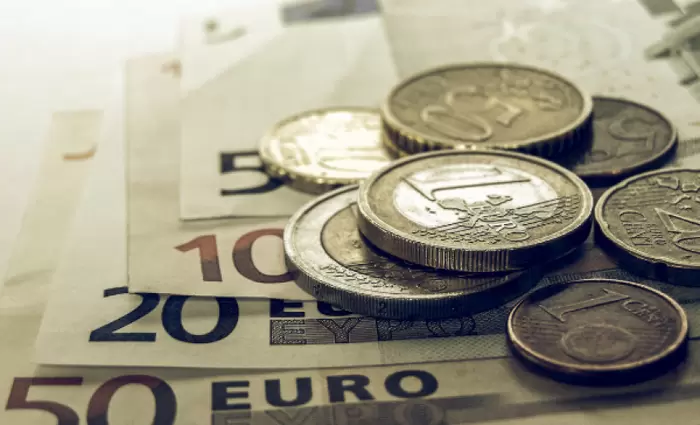 Μη υποχρεωτική η επιβολή συλλογικών συμβάσεων για κατώτατους μισθούς - Τι αναφέρουν ΟΕΒ-ΚΕΒΕ