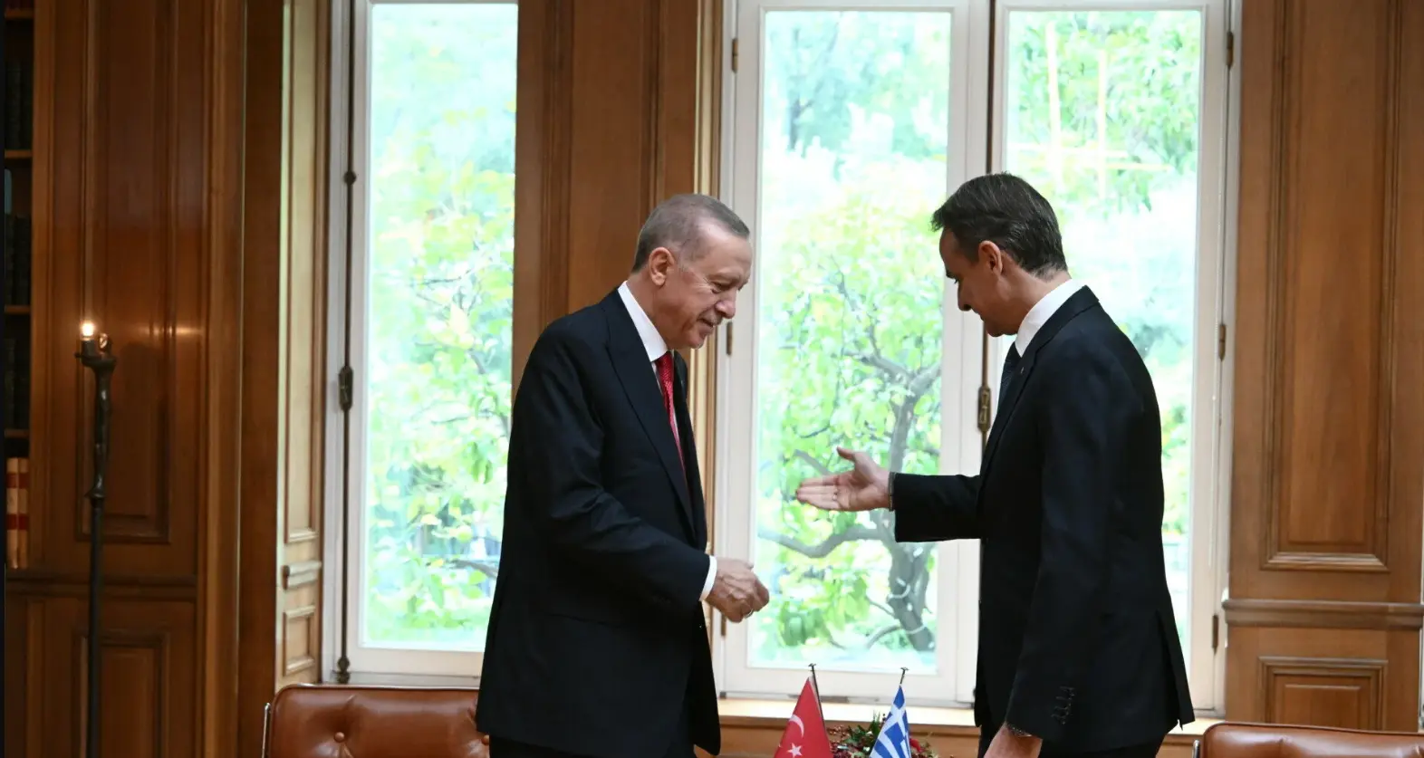 Συνάντηση Μητσοτάκη – Ερντογάν: Τι μπαίνει στο τραπέζι – Ποιες οι κόκκινες γραμμές
