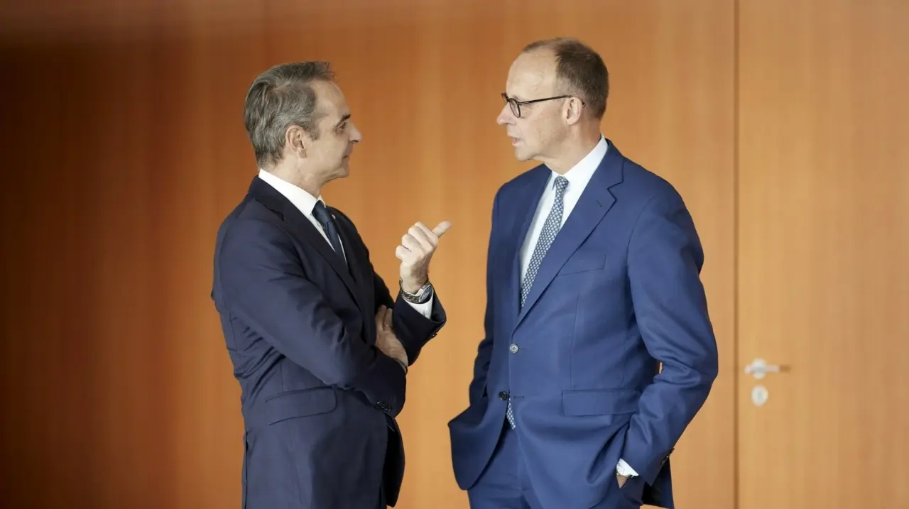 DW: Μπορεί η Γερμανία να μάθει από την Ελλάδα;