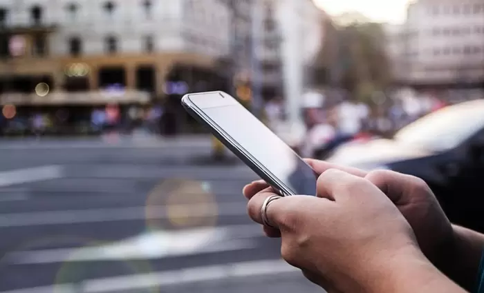 ΕΕ: Αυξήθηκε η χρήση κινητών τηλεφώνων στο εξωτερικό