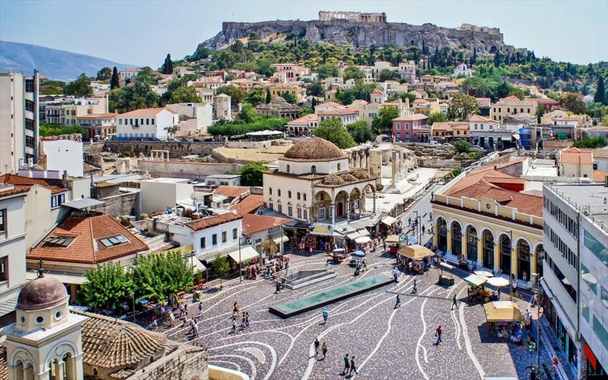 Ελλάδα: Περίπου 3 δισ. πάνω από τον στόχο τα φετινά τουριστικά έσοδα