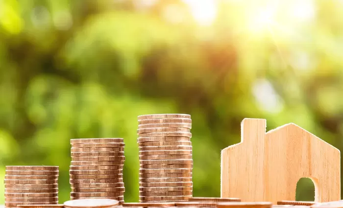 Υψηλότερα επιτόκια και για μεγαλύτερο διάστημα προβλέπουν οι αγορές