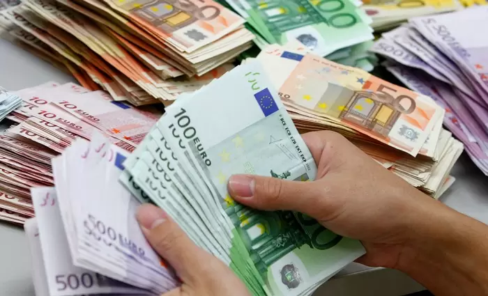 Κατά δεκάδες εκατομμύρια αυξήθηκαν οι απολαβές των δημοσίων το 2024