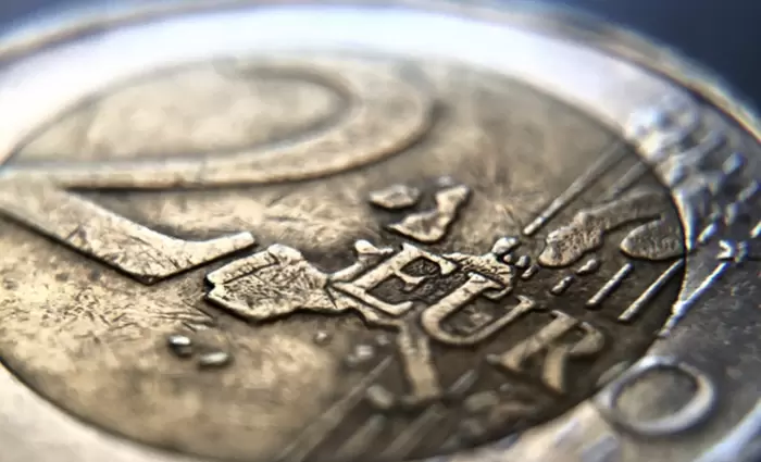 Πολλαπλά μηνύματα από την έκδοση 30ετούς ομολόγου