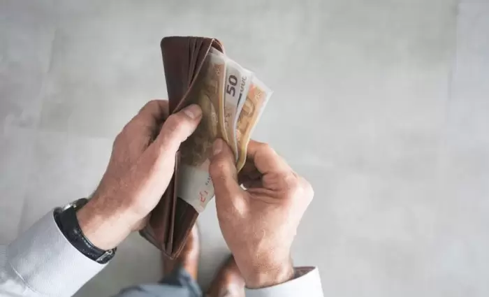 Από μισθό σε μισθό ζει η μεσαία τάξη: Διεθνές φαινόμενο το στρες για τα χρήματα
