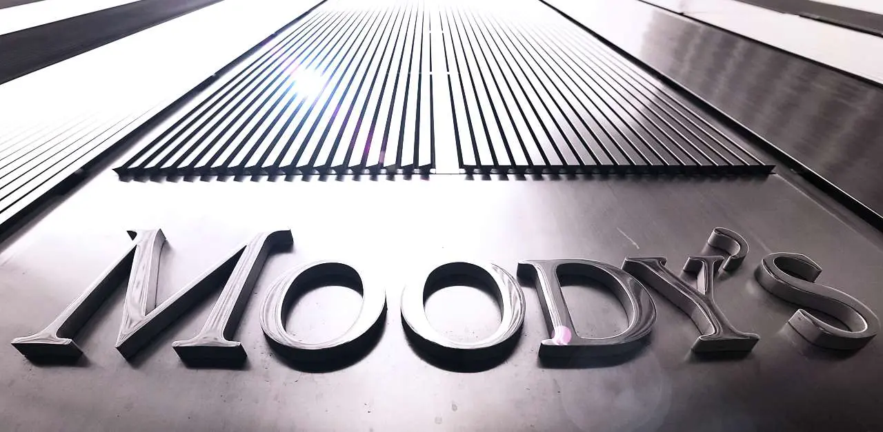 Κώδωνας κινδύνου Moody's για τις εκποιήσεις